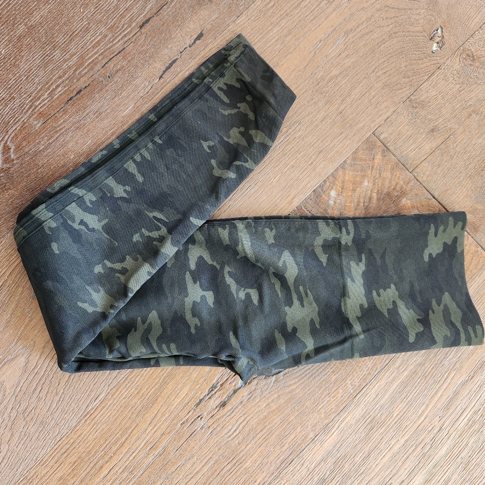 Spanx Look at Me Now Seamless Cropped Lamn Leggings Sage Camo